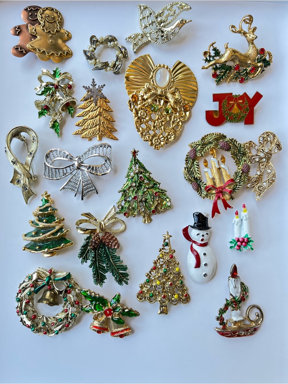 Christmas Holiday Brooch lot of 21 pcs mixed designer gold silver toned jewelry
